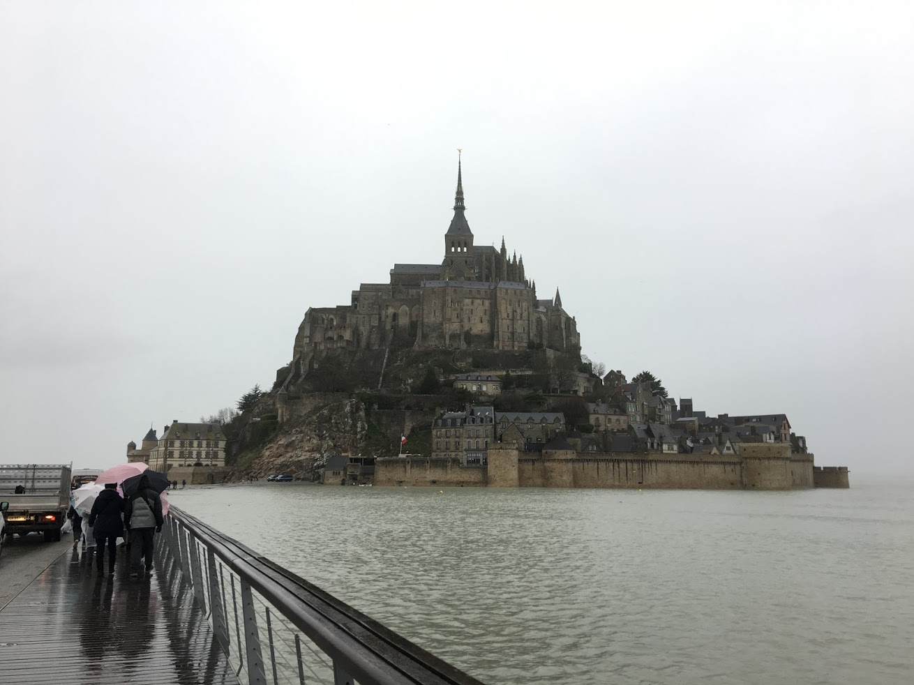 France  -  Mont-Saint-Michel ?